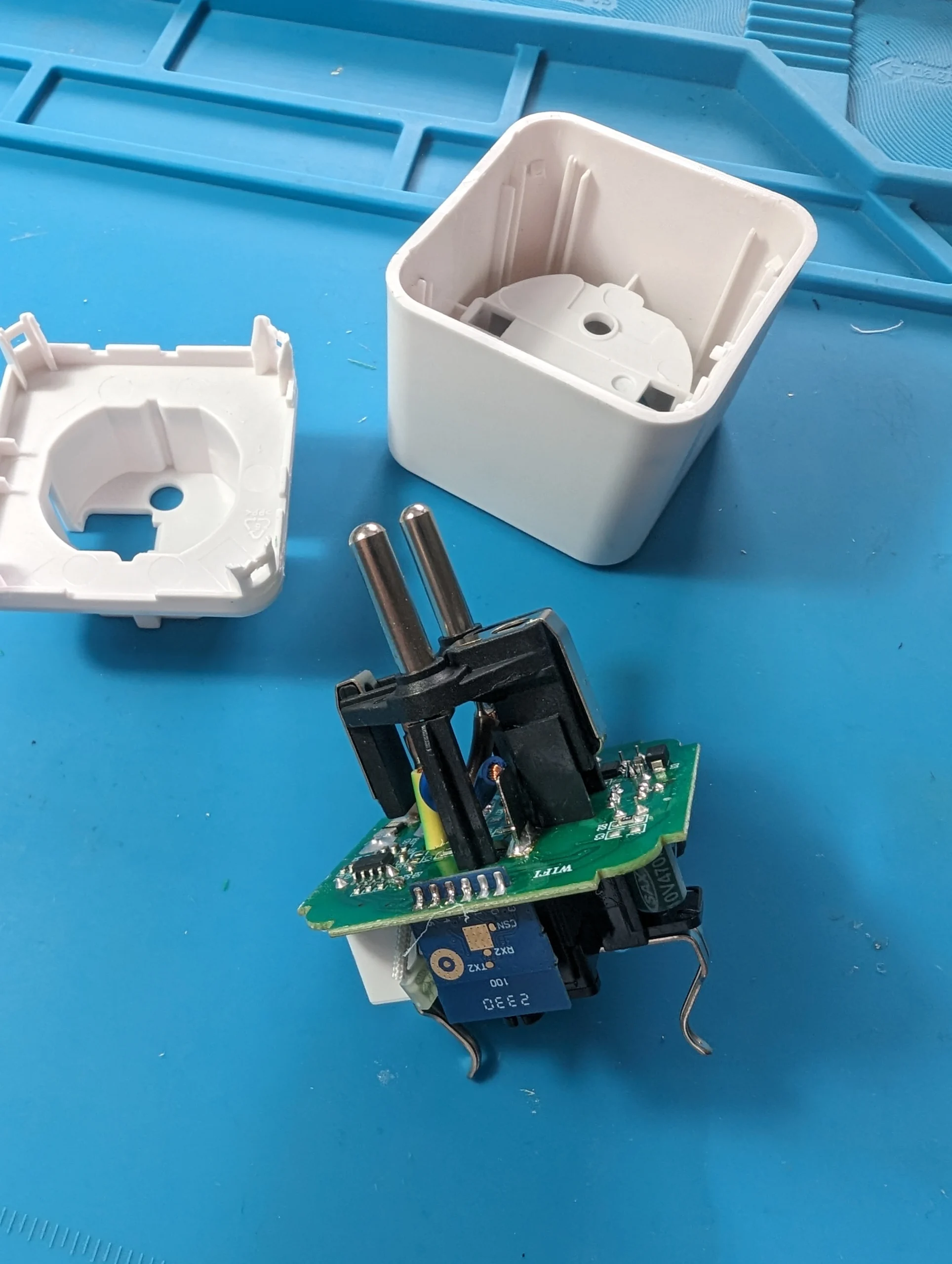 LSC plug disassembled
